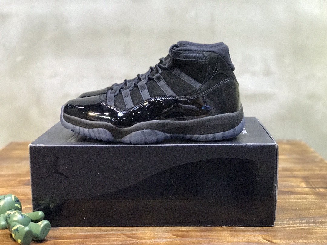 Nike Sneaker Air Jordan11 in Black