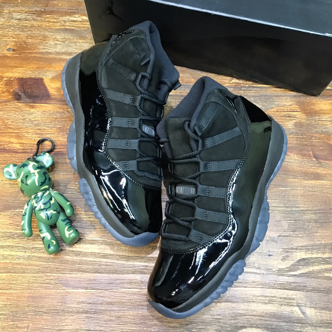 Nike Sneaker Air Jordan11 in Black