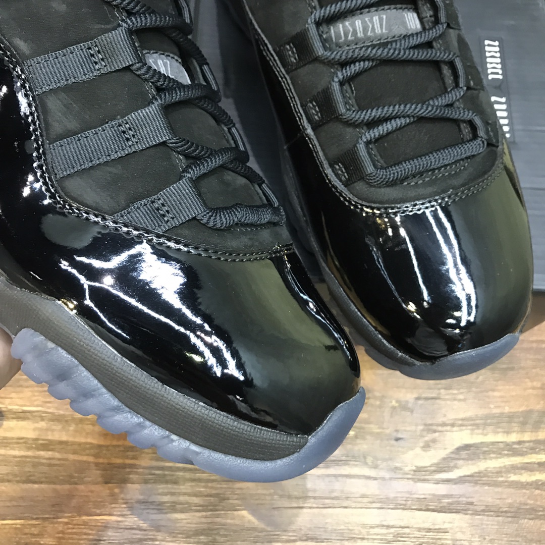 Nike Sneaker Air Jordan11 in Black