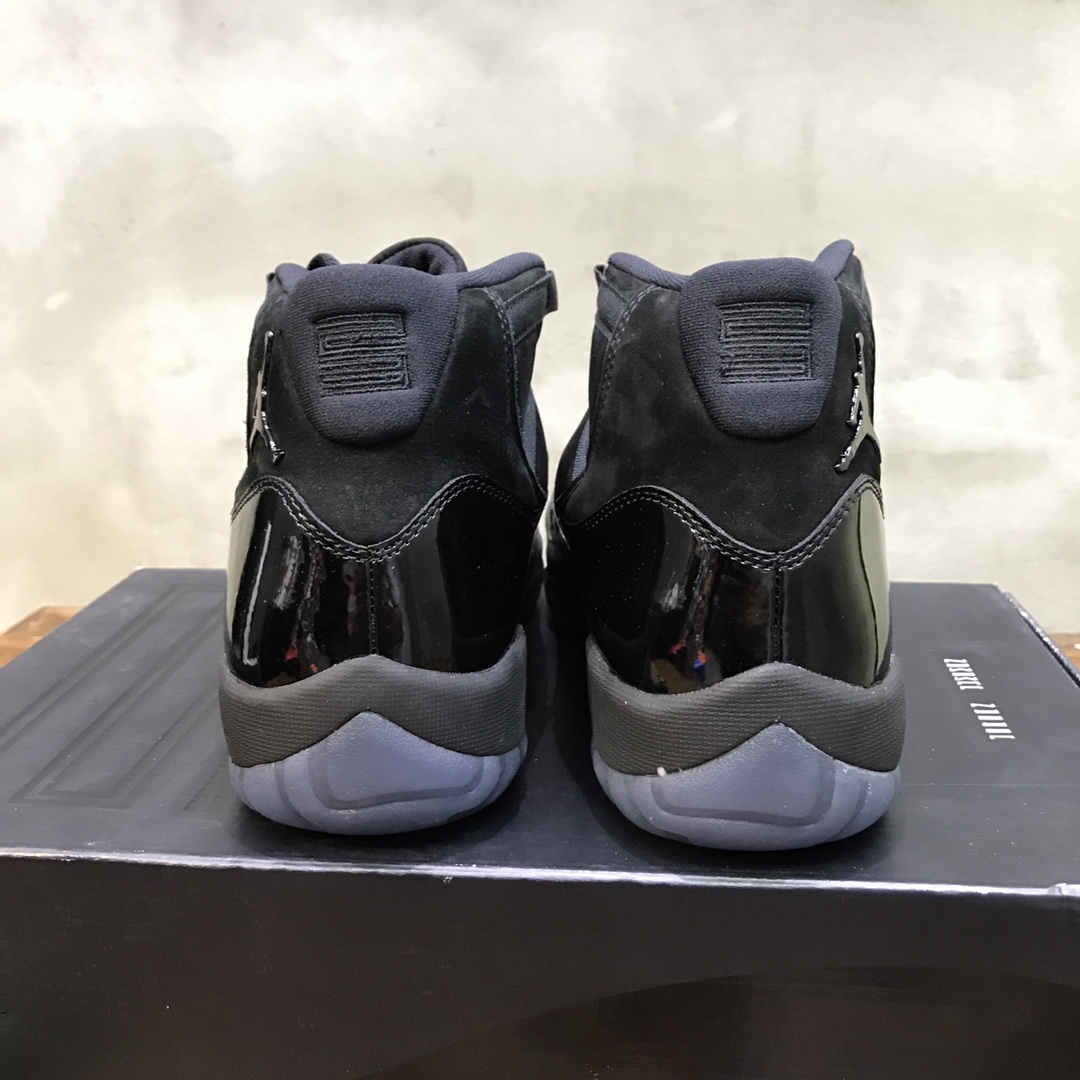 Nike Sneaker Air Jordan11 in Black