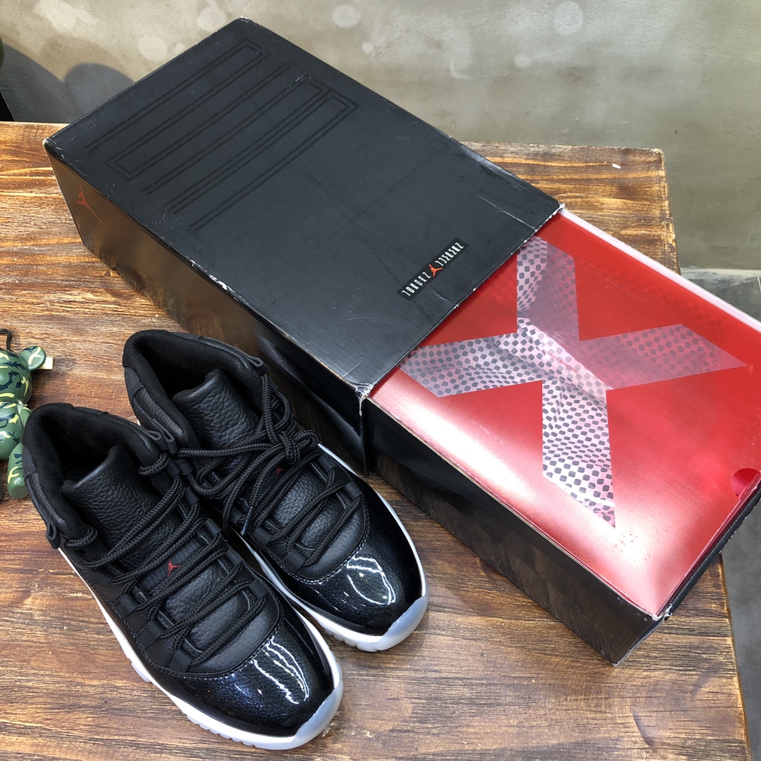 Nike Sneaker Air Jordan11 in Black