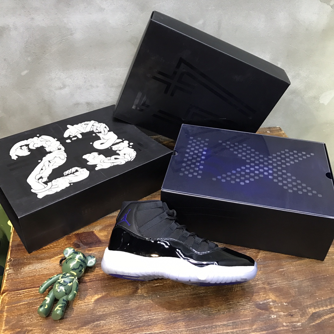 Nike Sneaker Air Jordan11 in Black