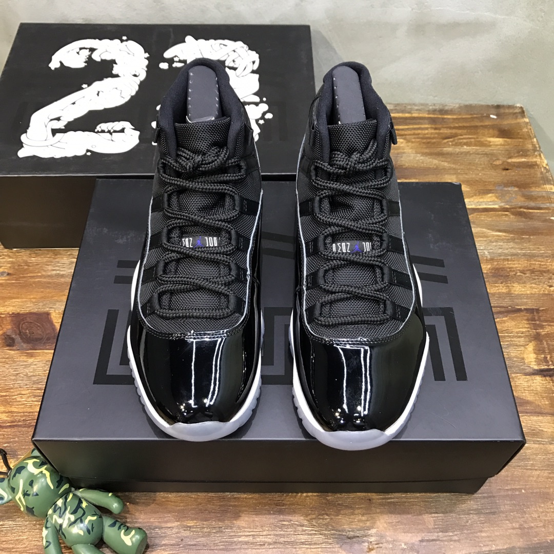 Nike Sneaker Air Jordan11 in Black