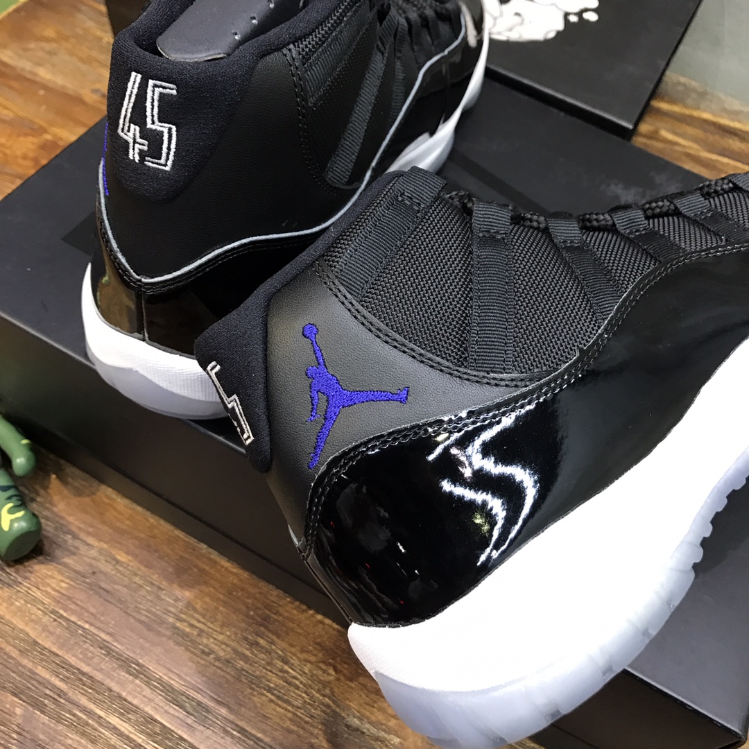 Nike Sneaker Air Jordan11 in Black