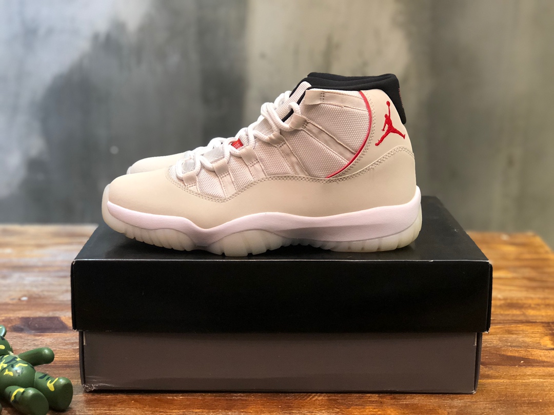 Nike Sneaker Air Jordan11 in Apricot