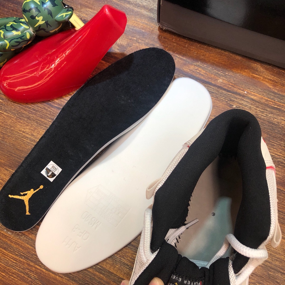 Nike Sneaker Air Jordan11 in Apricot