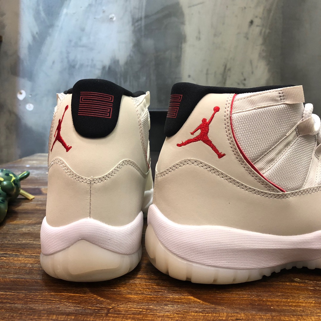 Nike Sneaker Air Jordan11 in Apricot