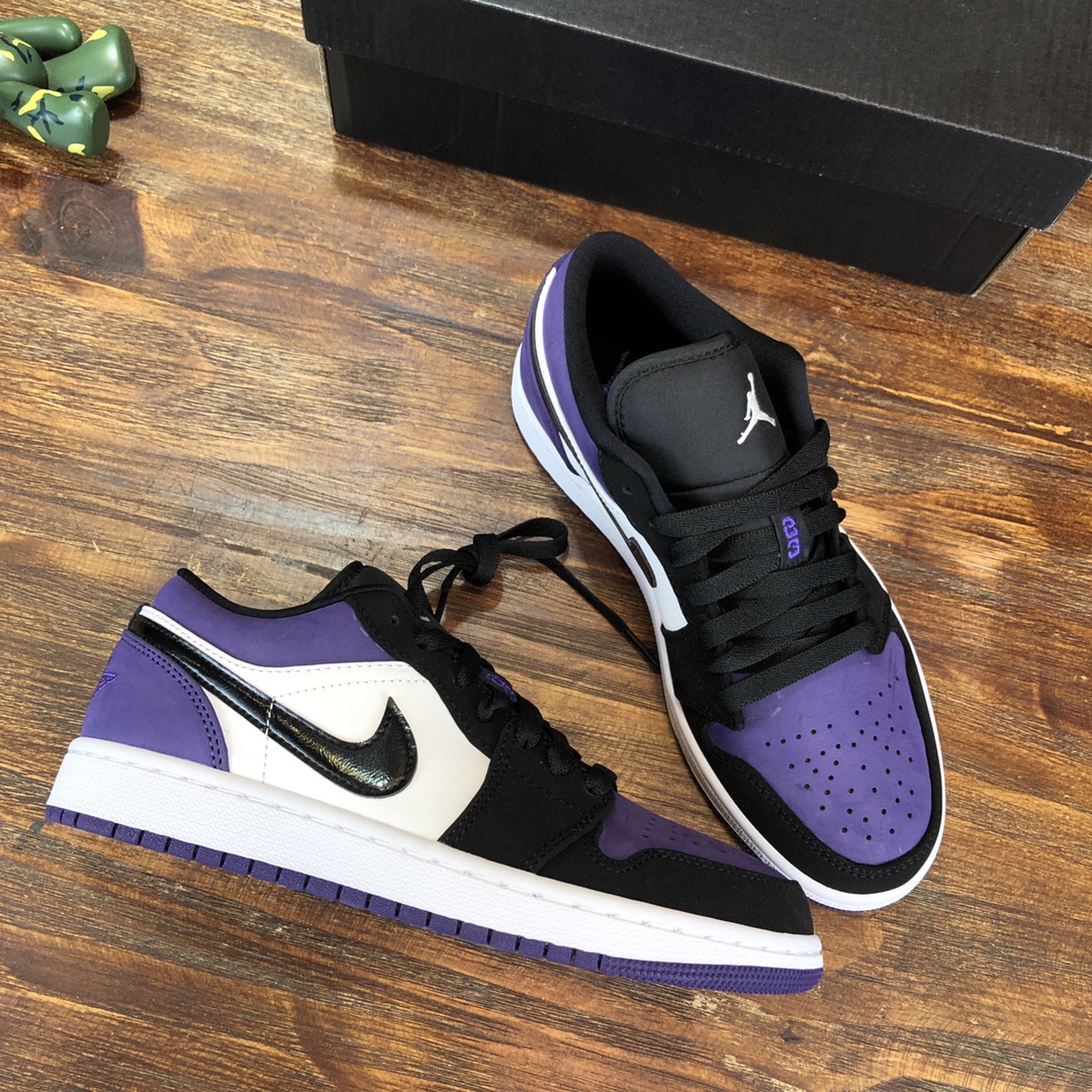 Nike Sneaker Air Jordan1 Low in Purple