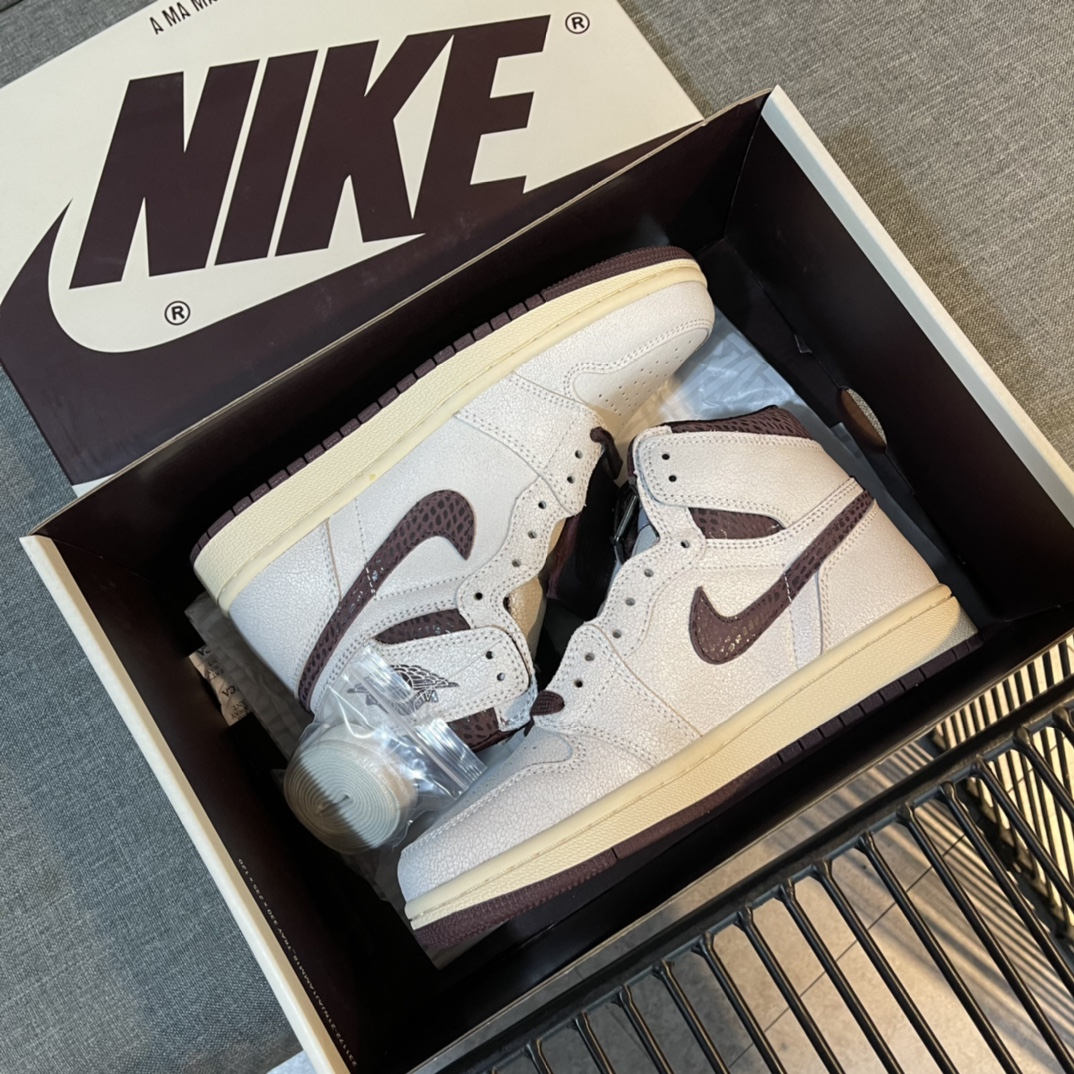 Nike Sneaker Air Jordan1 in White