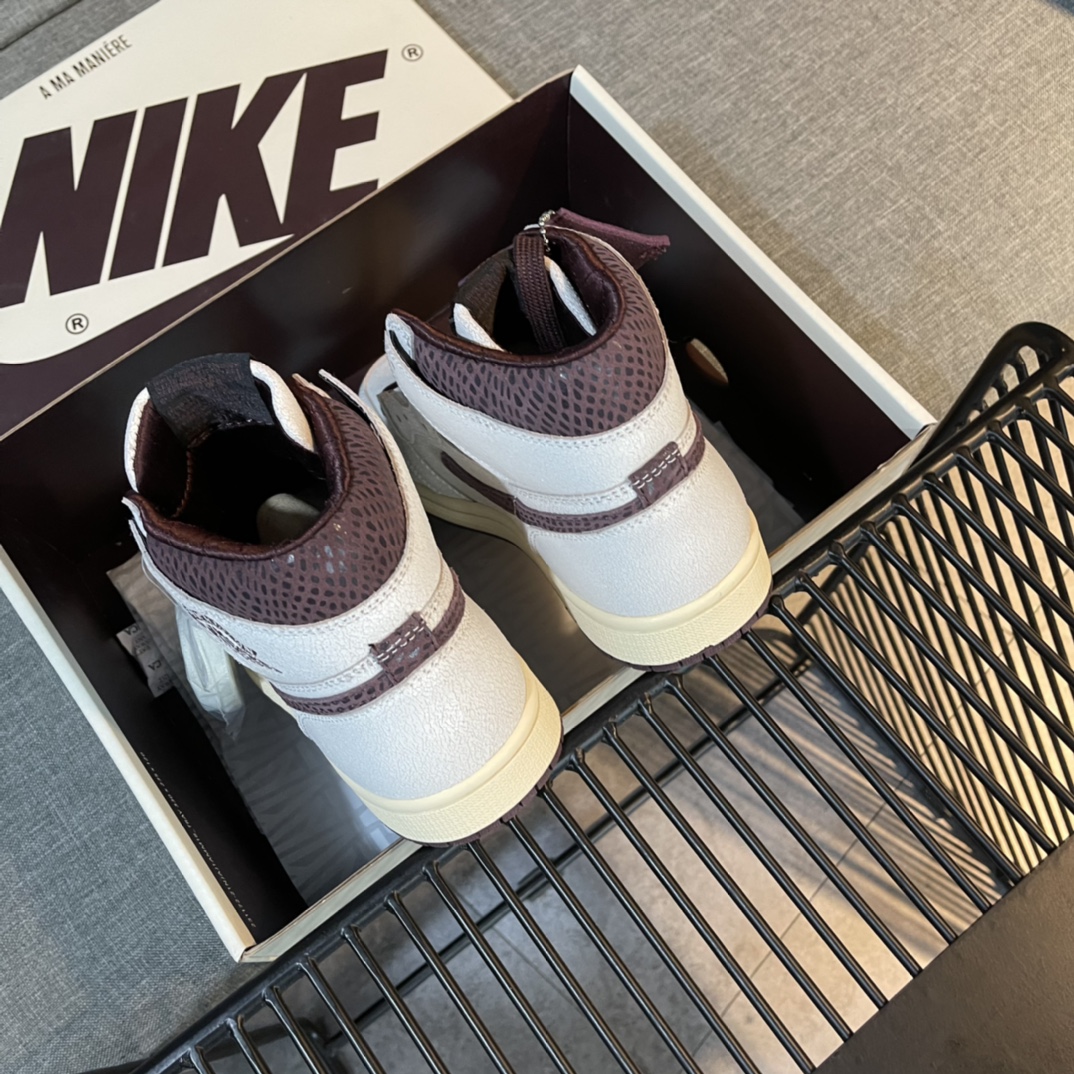 Nike Sneaker Air Jordan1 in White