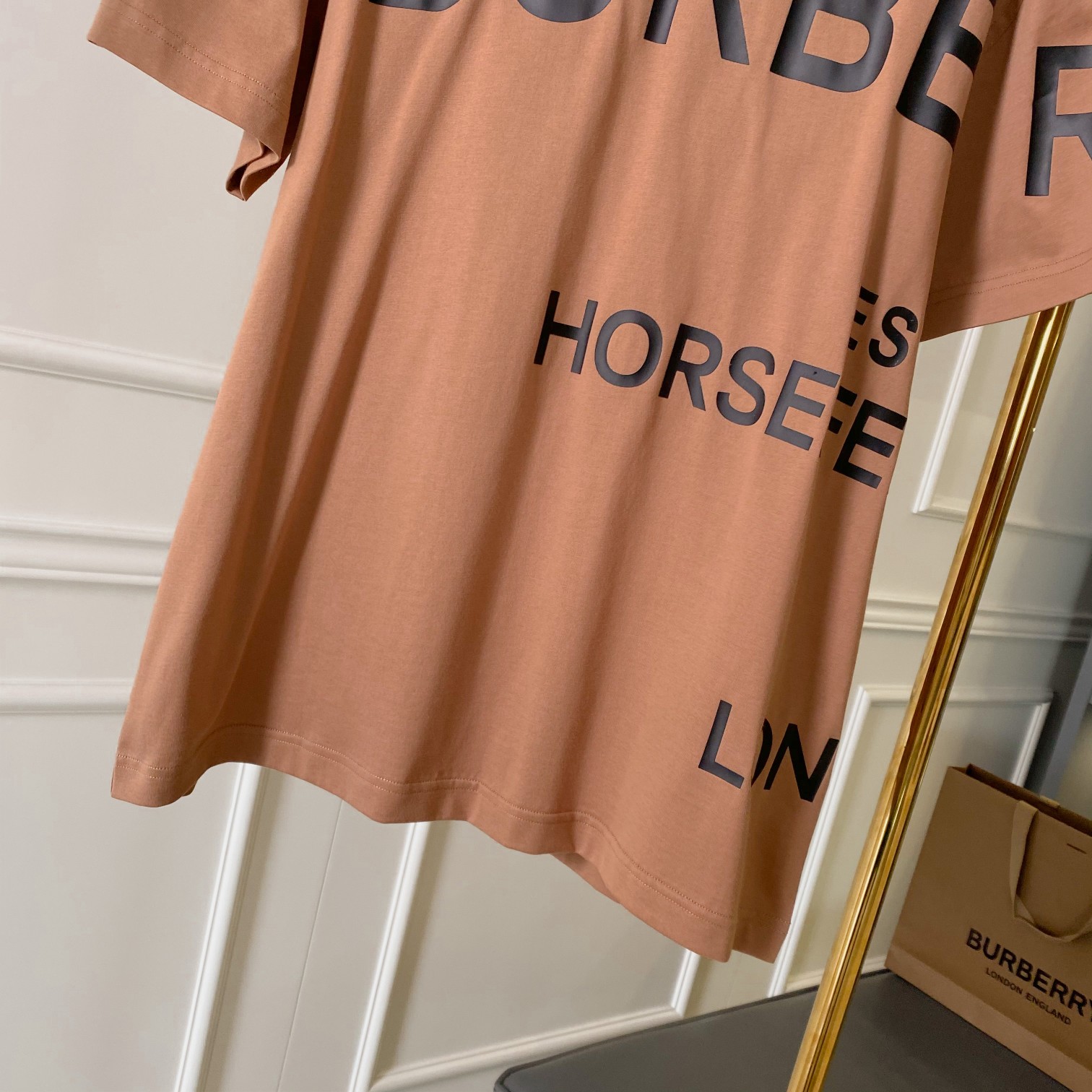 Burberry T-shirt Horseferry in Brown