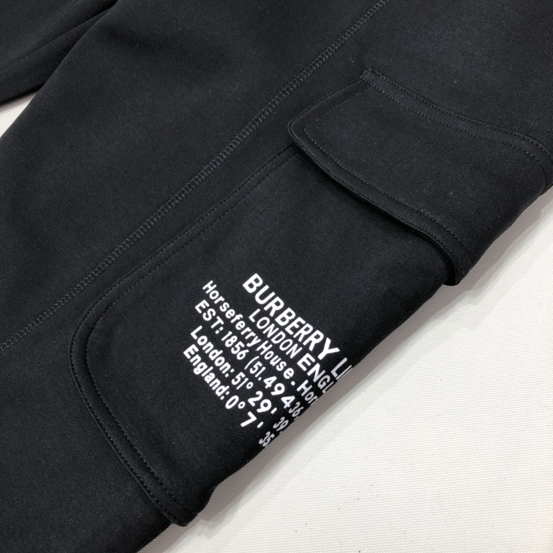 Burberry Pants Cotton Jogging in Black