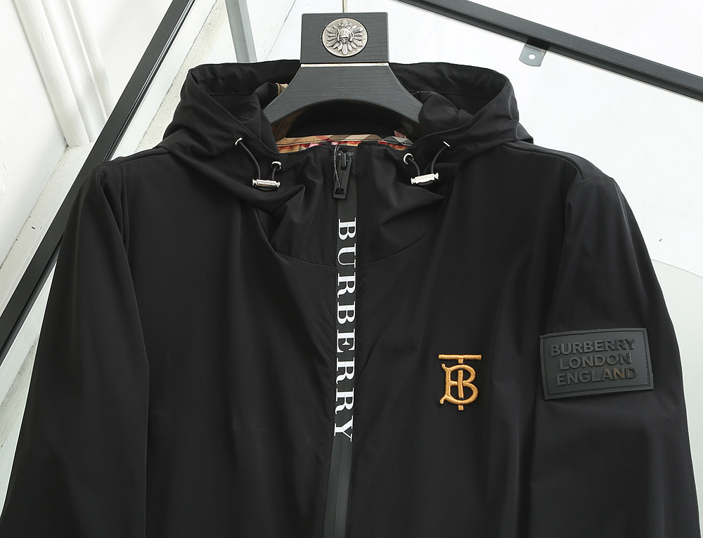 Burberry Jacket Hooded in Black