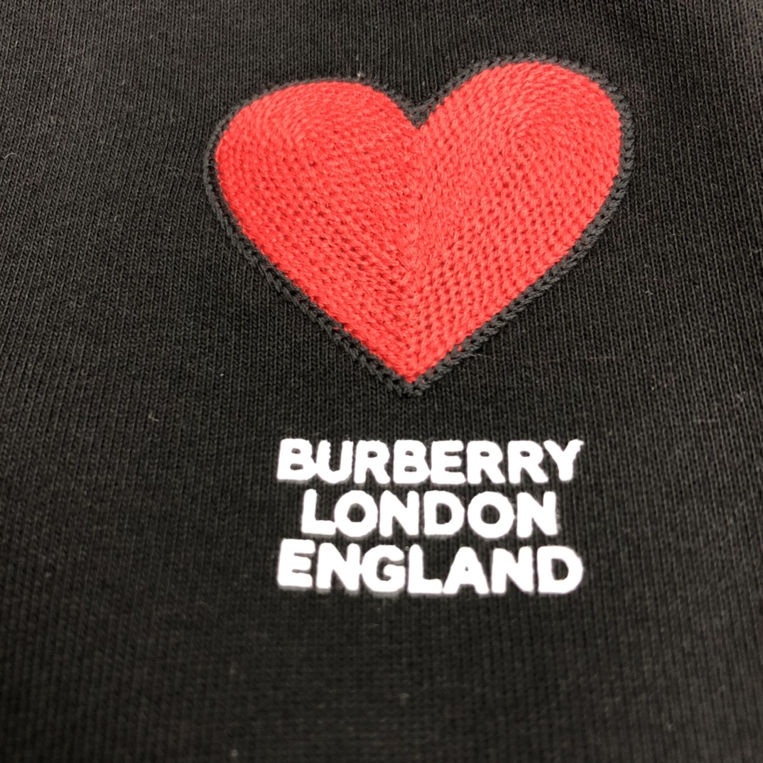 Burberry Hoodie Heart in Black