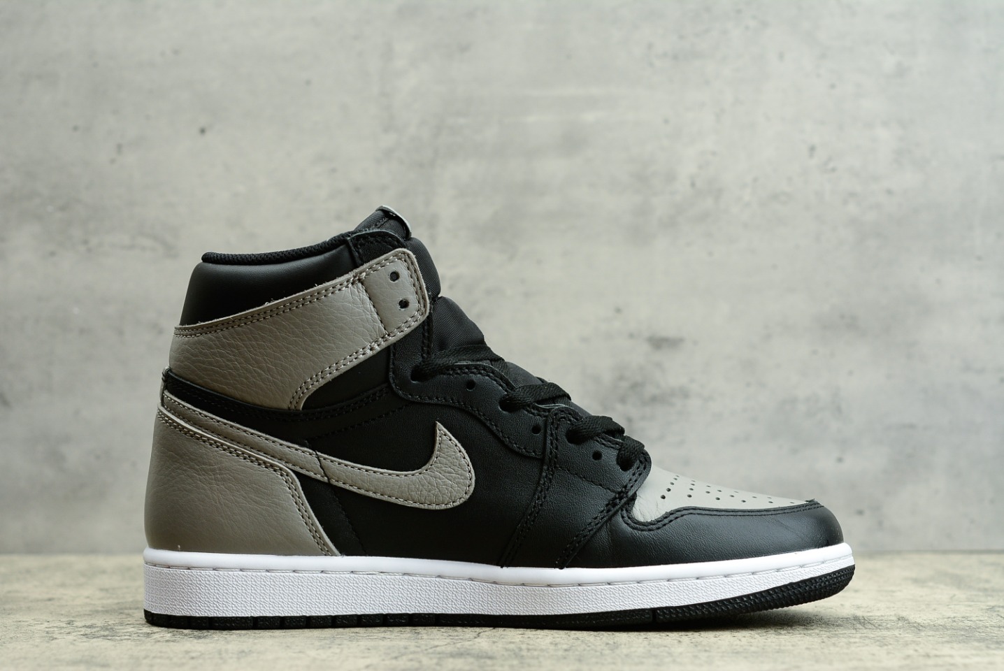 Nike Sneaker Air Jordan1 High AJ1 Shadow in Gray