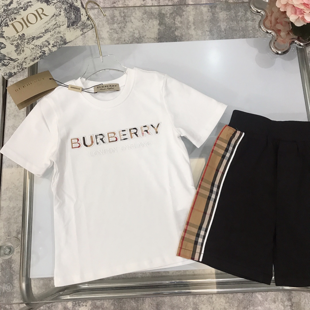 Burberry 2022 New T-Shirt and Shorts Set