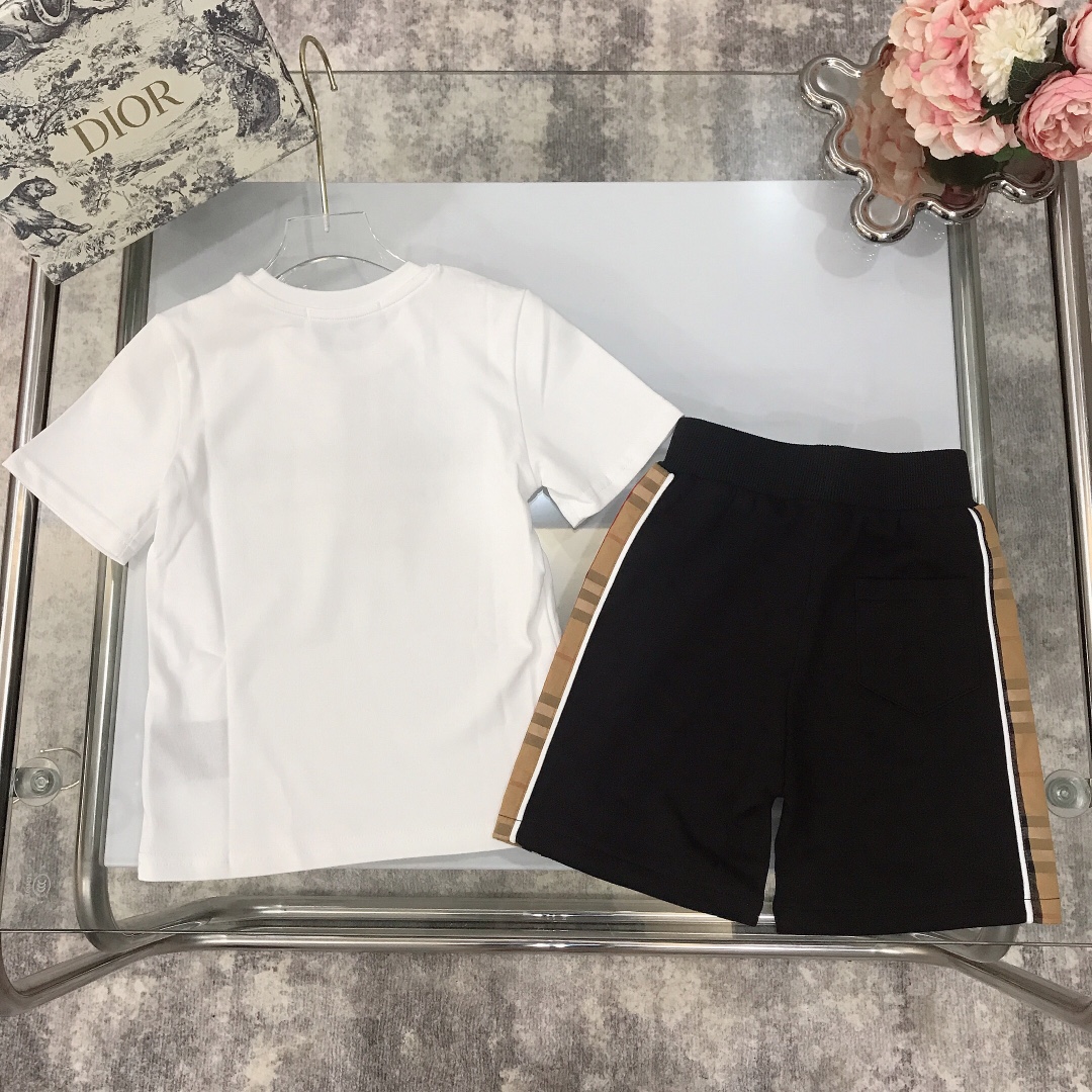 Burberry 2022 New T-Shirt and Shorts Set