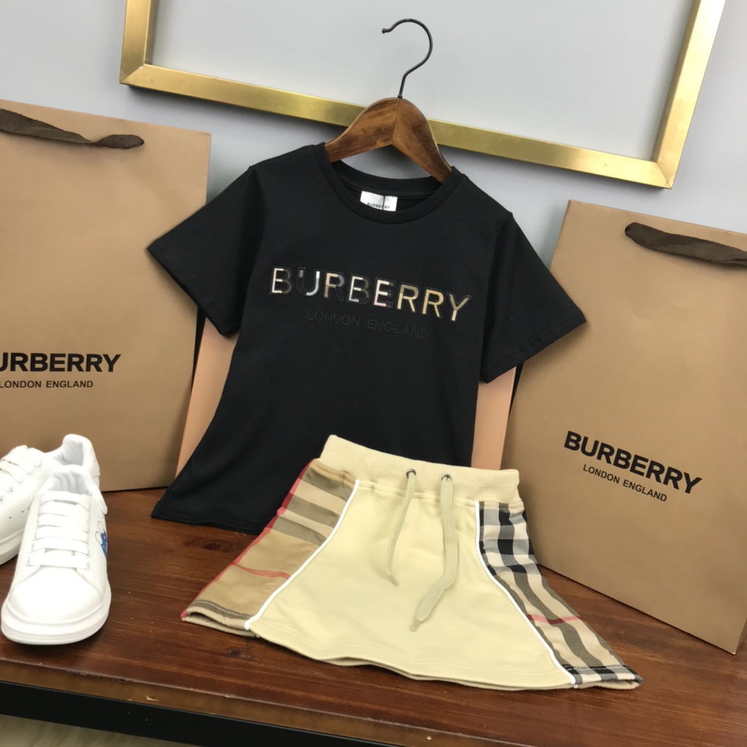 Burberry 2022 New T-shirt and Shorts Set