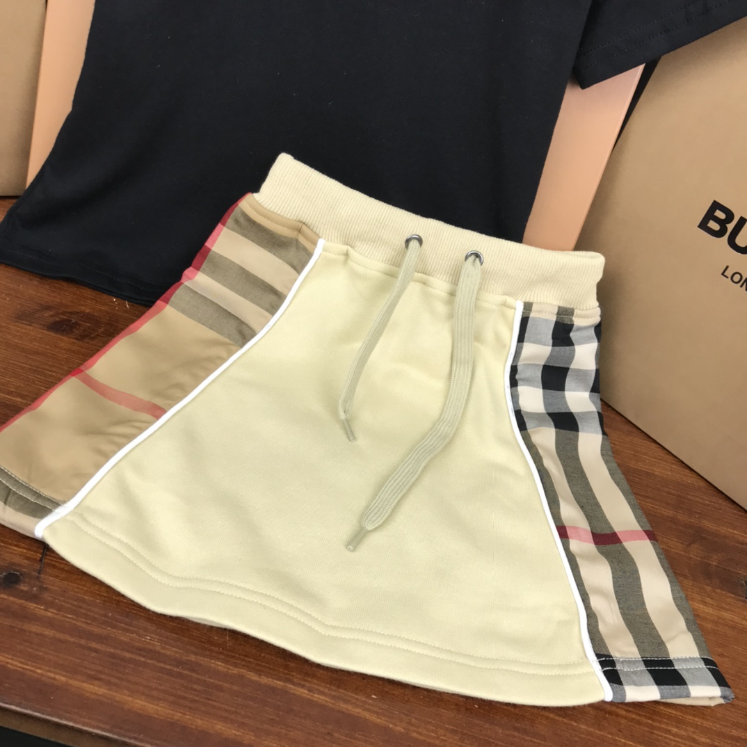 Burberry 2022 New T-shirt and Shorts Set