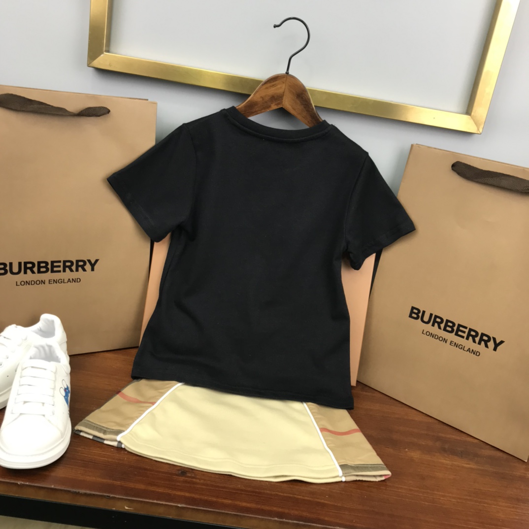 Burberry 2022 New T-shirt and Shorts Set