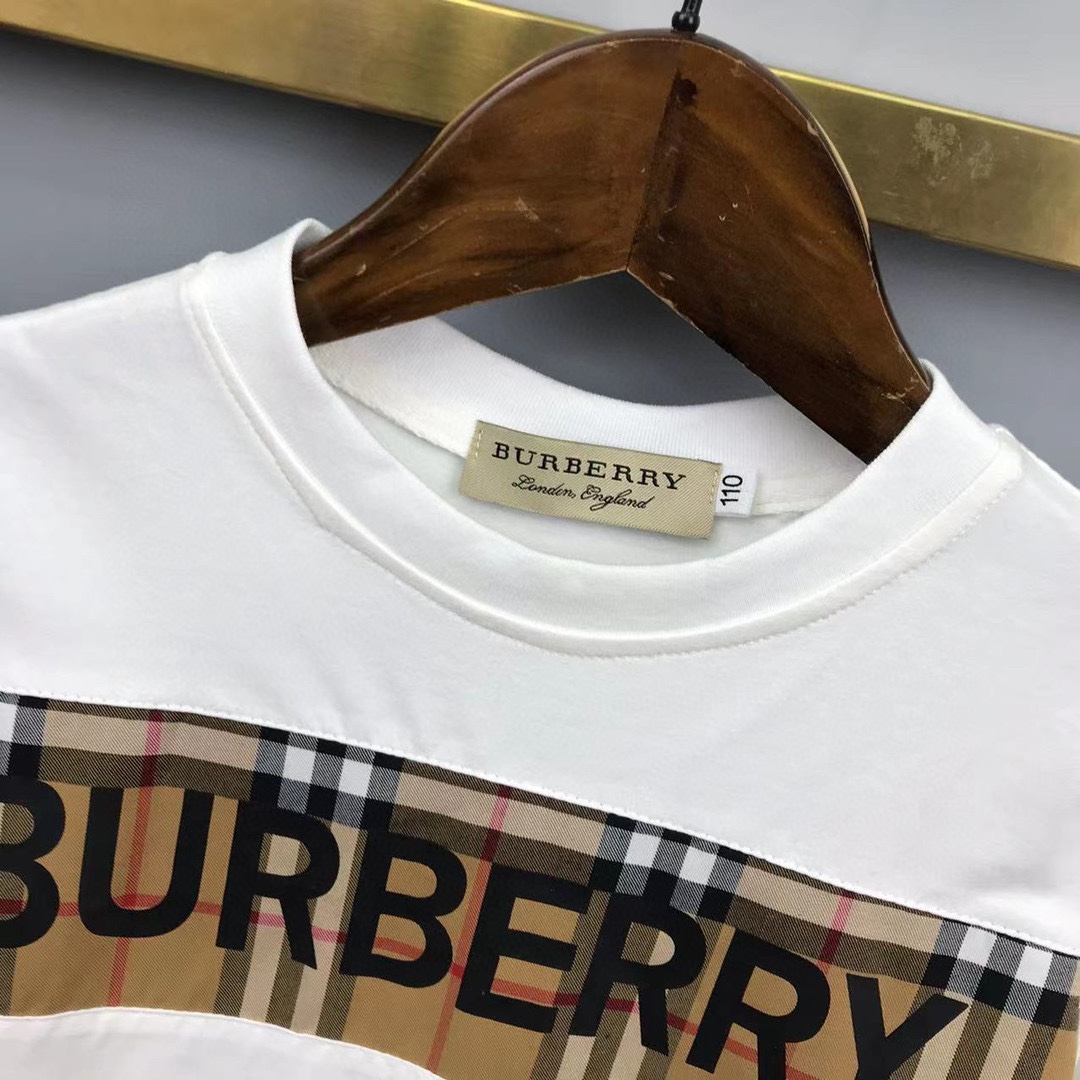 Burberry 2022 New T-Shirt and Shorts Set