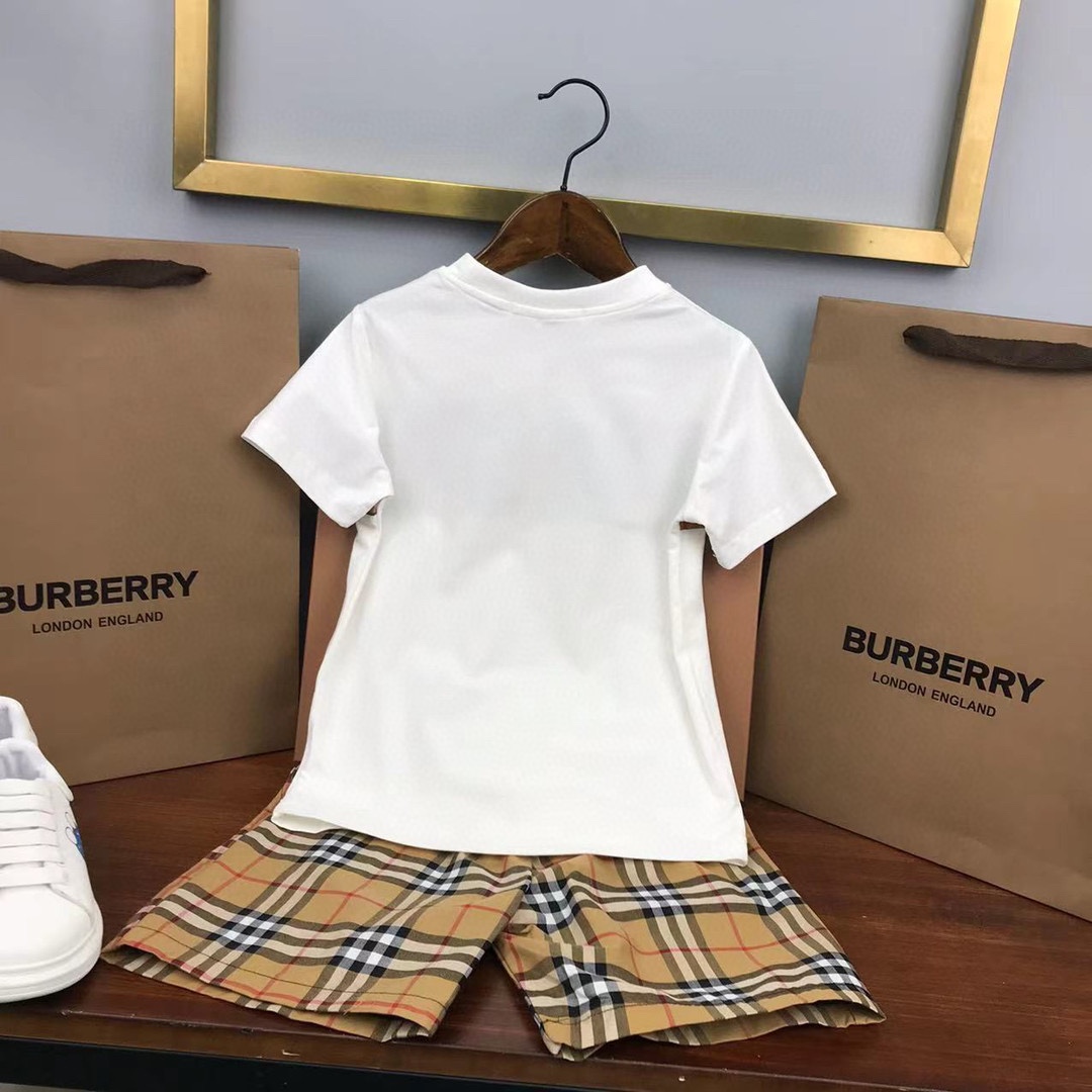 Burberry 2022 New T-Shirt and Shorts Set