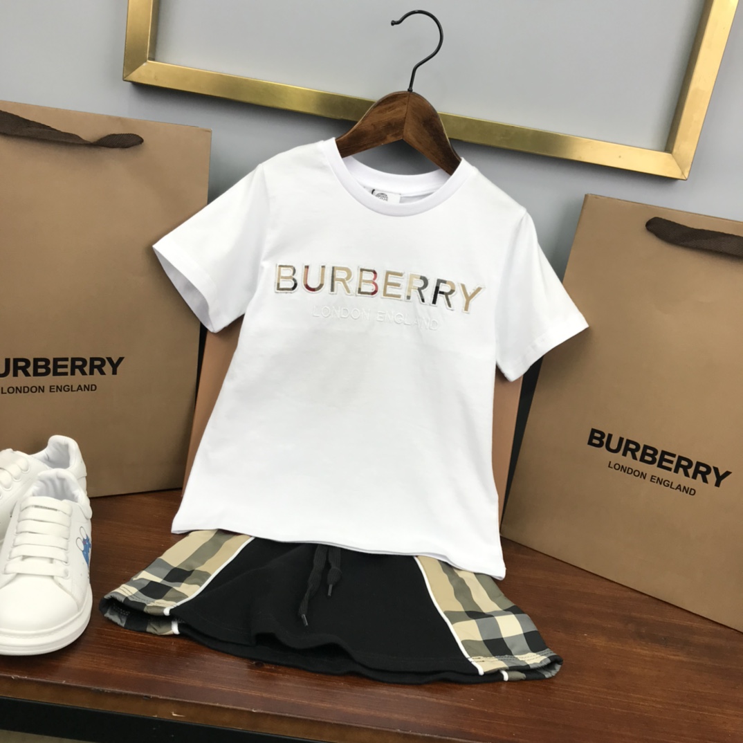 Burberry 2022 New T-shirt and Shorts Set