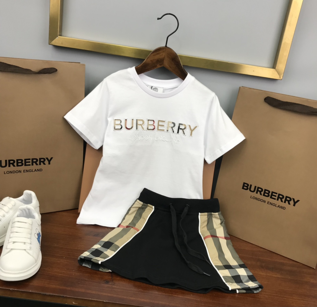 Burberry 2022 New T-shirt and Shorts Set