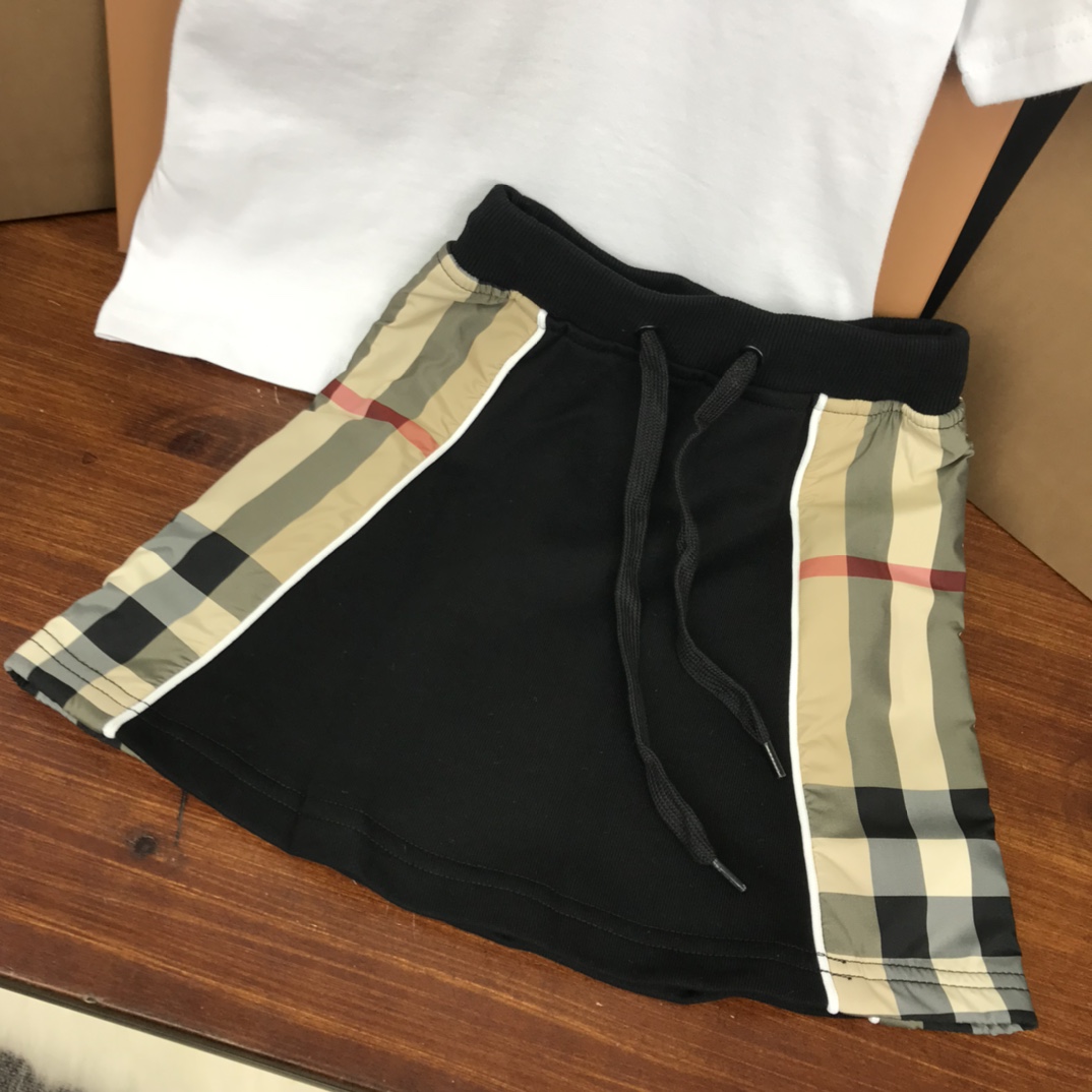 Burberry 2022 New T-shirt and Shorts Set