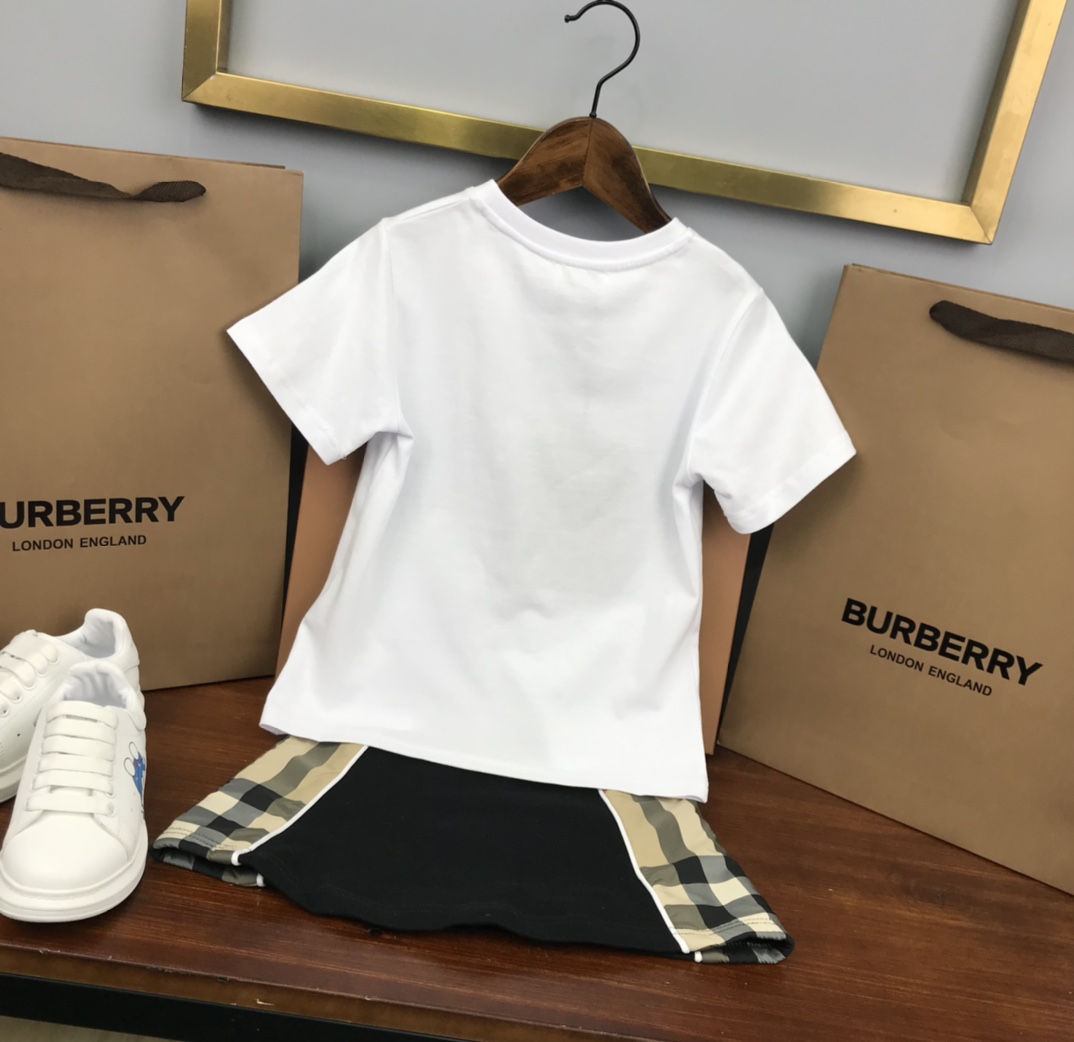 Burberry 2022 New T-shirt and Shorts Set