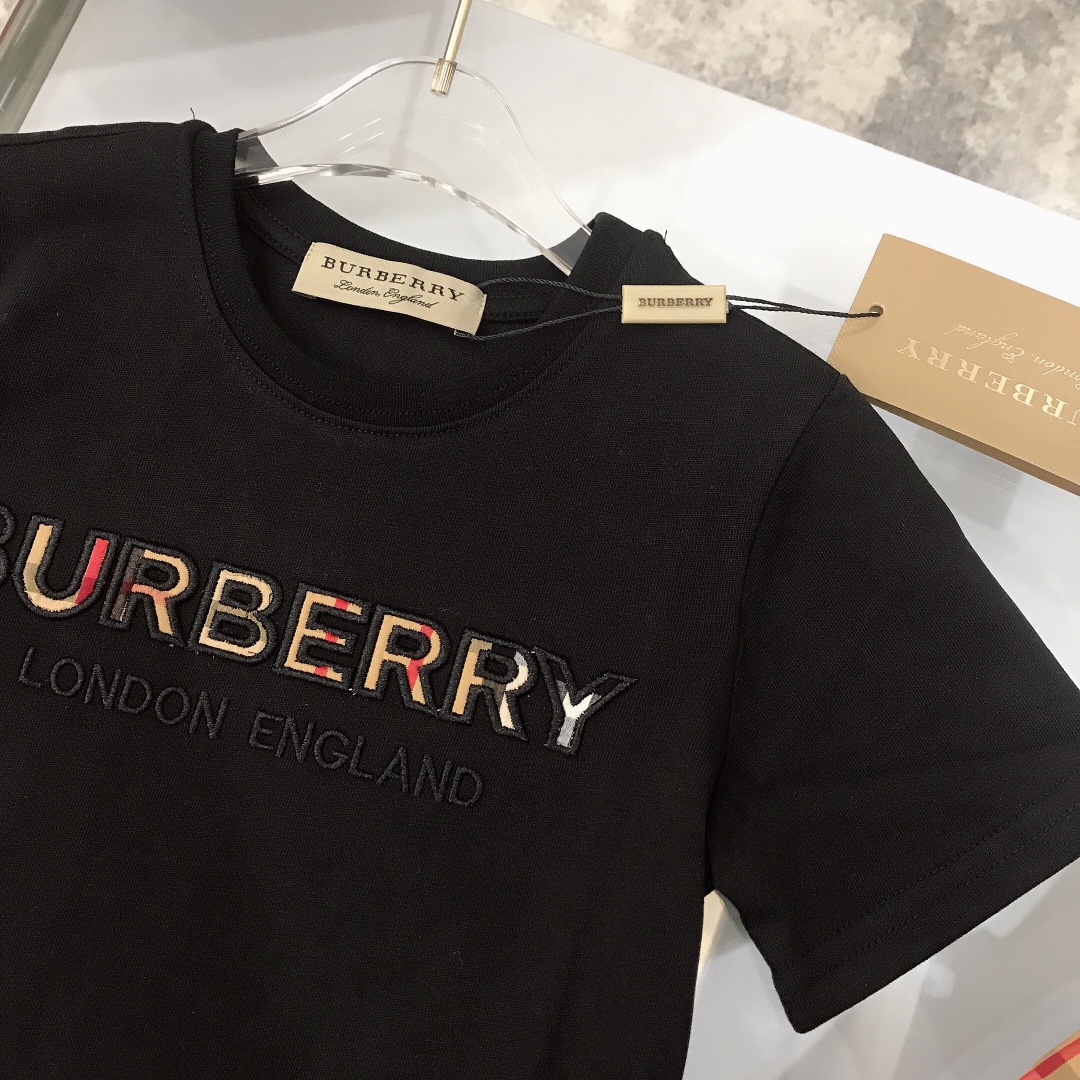 Burberry 2022 New T-Shirt and Shorts Set