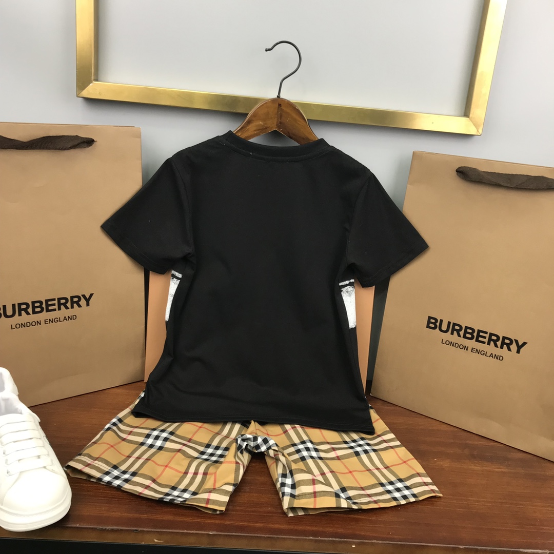 Burberry 2022 New T-Shirt and Shorts Set