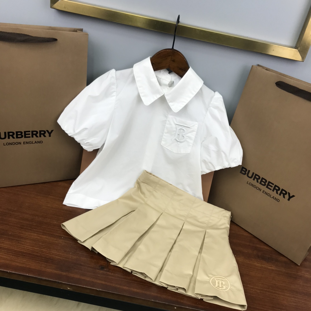 Burberry 2022 New Shirt and Skirt Set