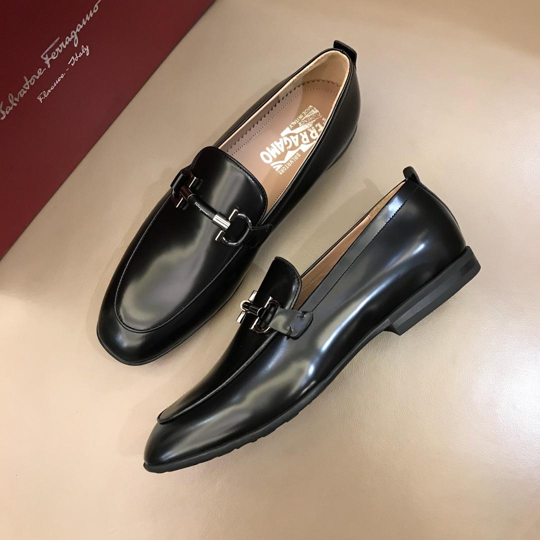 Salvatore Ferragamo Black Bright leather Fashion Perfect Quality Loafers With Sliver Buckle MS02985