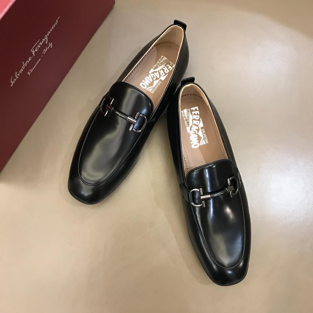 Salvatore Ferragamo Black Bright leather Fashion Perfect Quality Loafers With Sliver Buckle MS02985