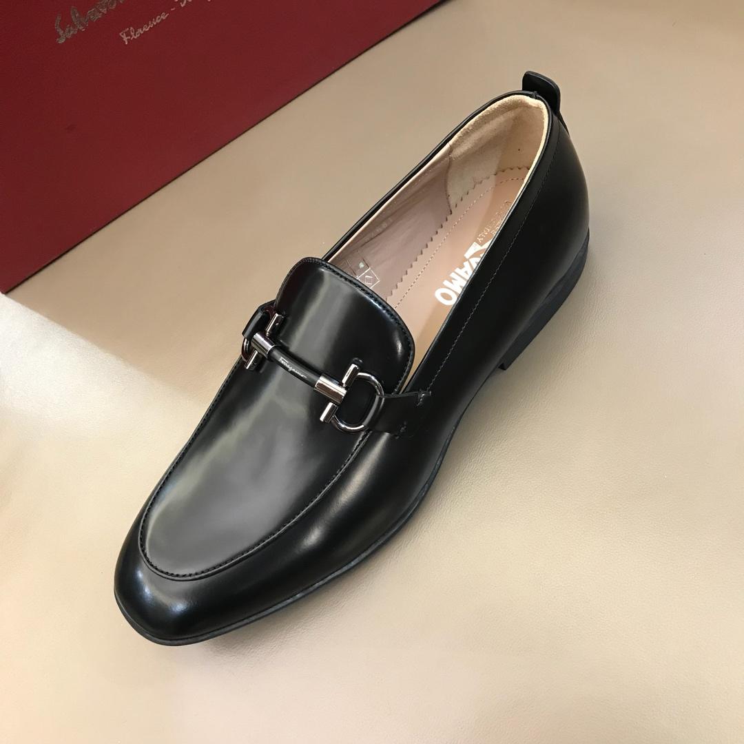 Salvatore Ferragamo Black Bright leather Fashion Perfect Quality Loafers With Sliver Buckle MS02985