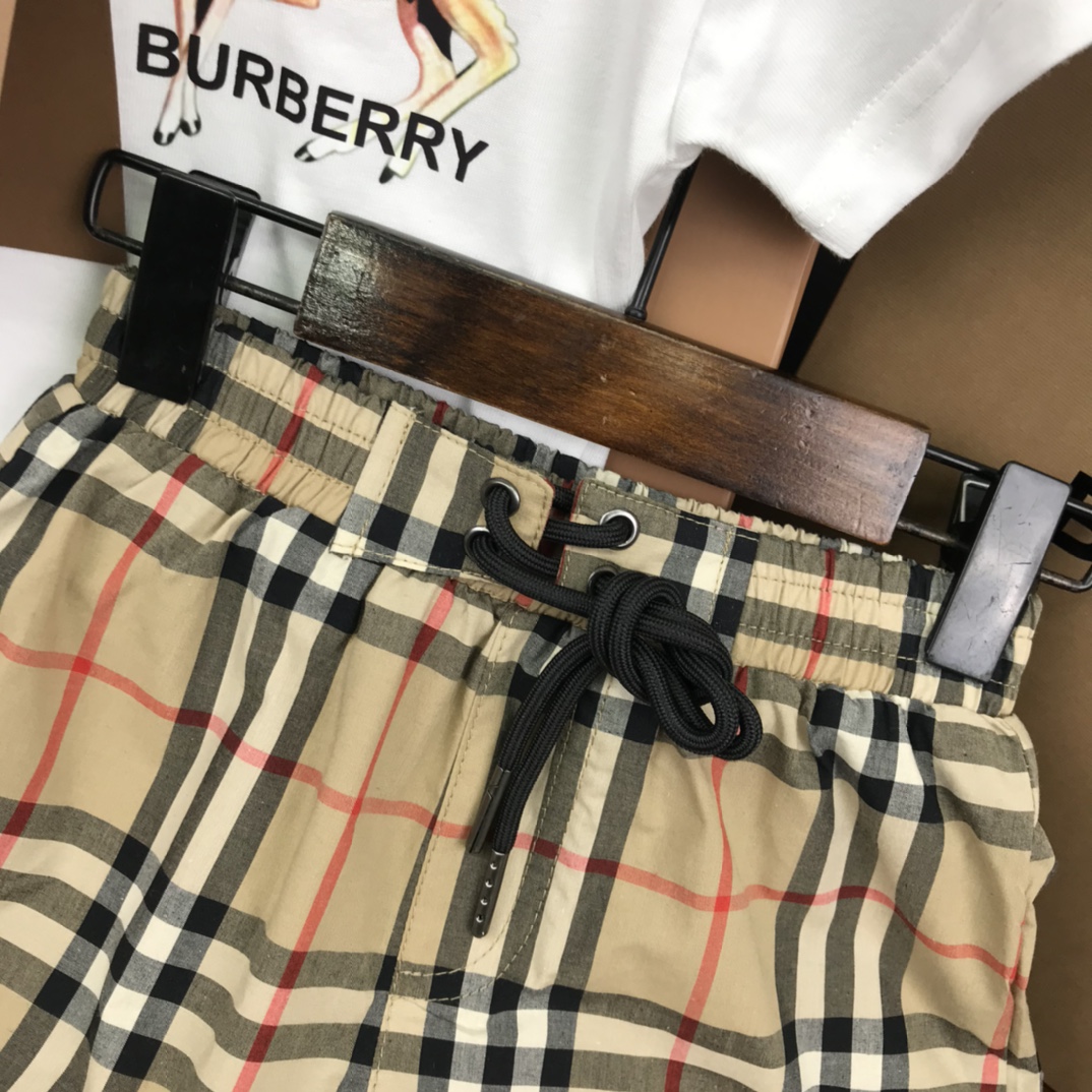 Burberry 2022 New Children T-shirt and Shorts Set