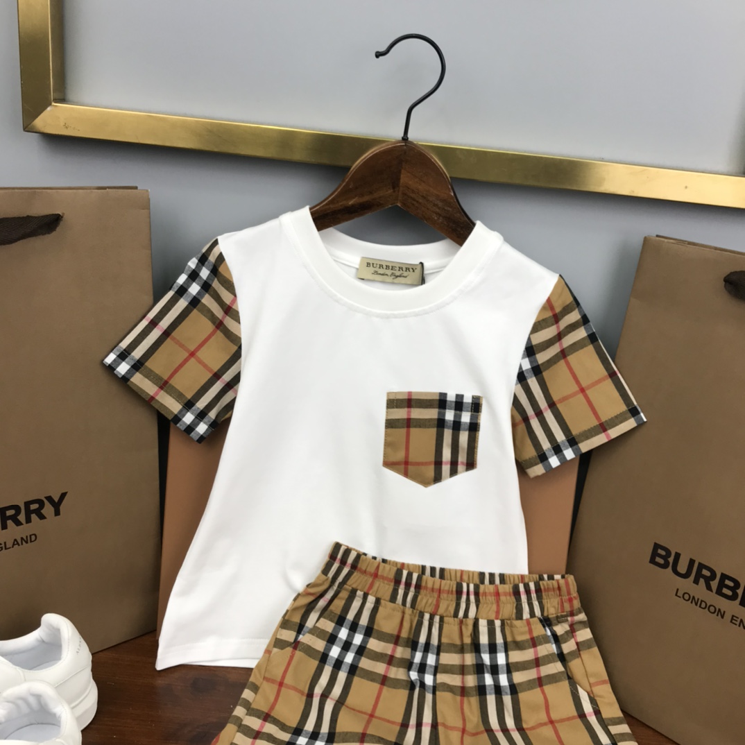 Burberry 2022 New Boy T-Shirt and Shorts Set