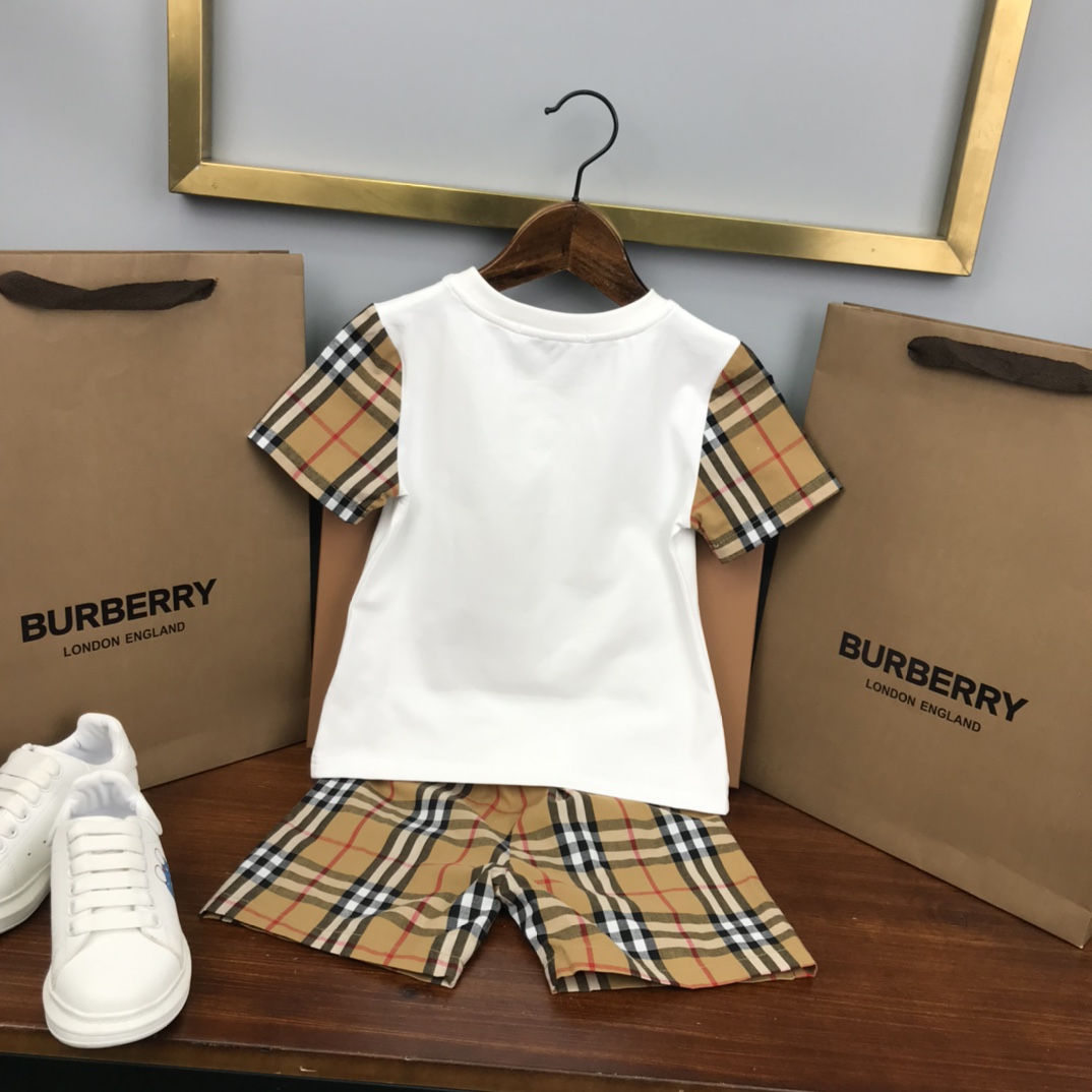 Burberry 2022 New Boy T-Shirt and Shorts Set