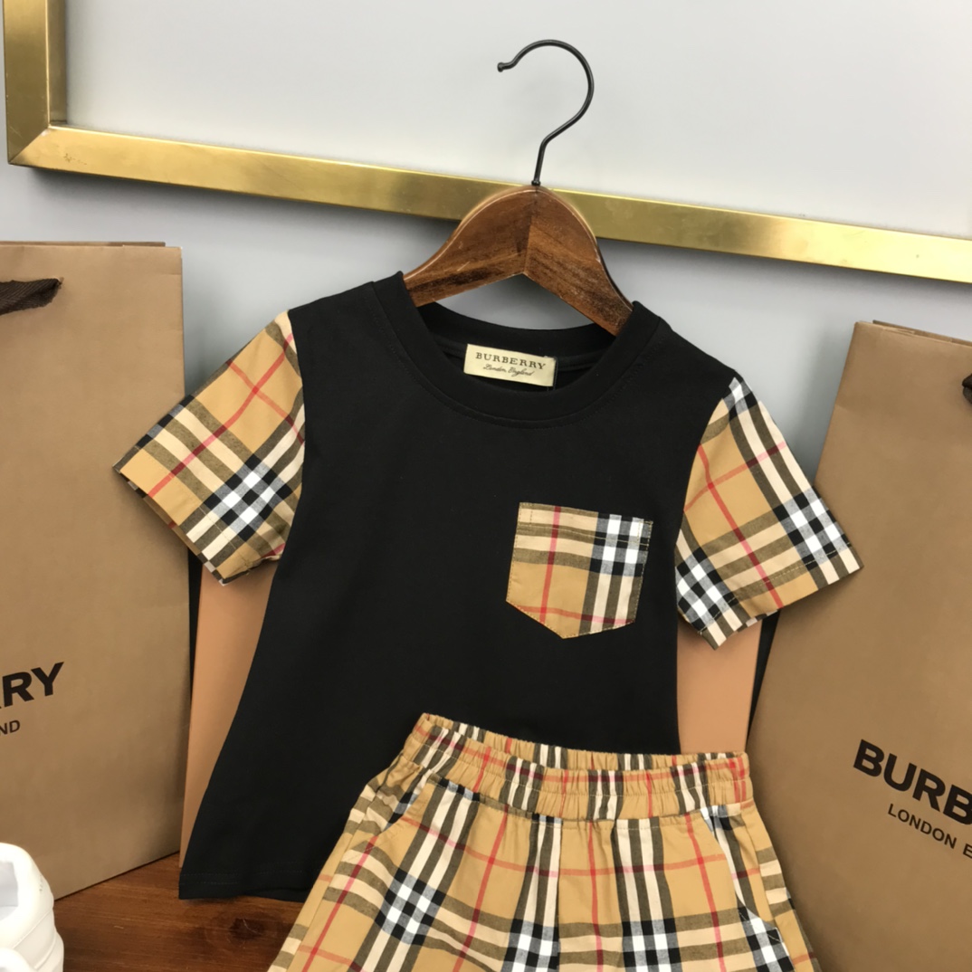 Burberry 2022 New Boy T-Shirt and Shorts Set