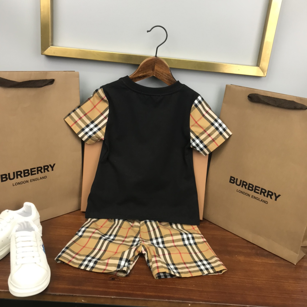 Burberry 2022 New Boy T-Shirt and Shorts Set