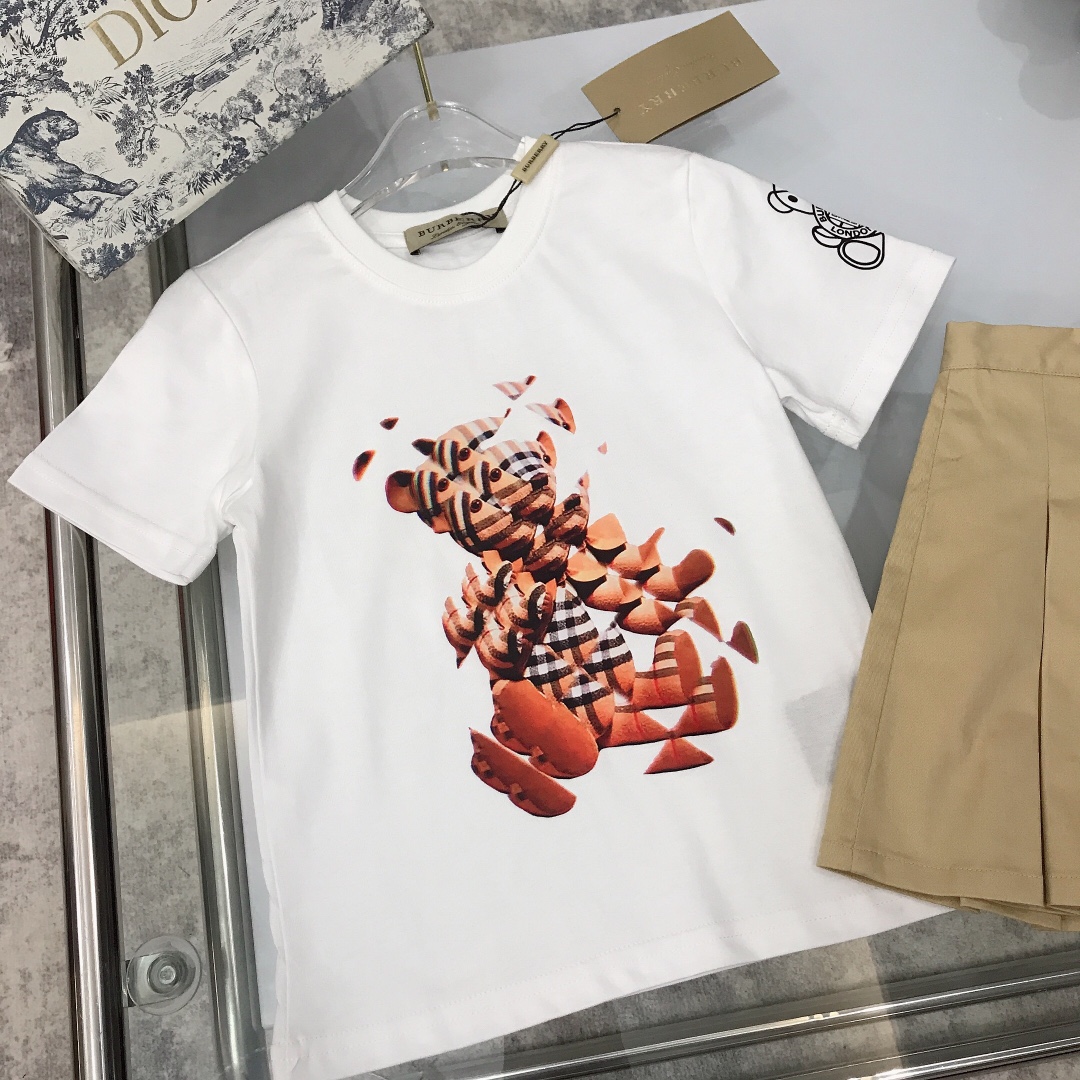 Burberry 2022 New Bear Print T-Shirt and Skirt Set