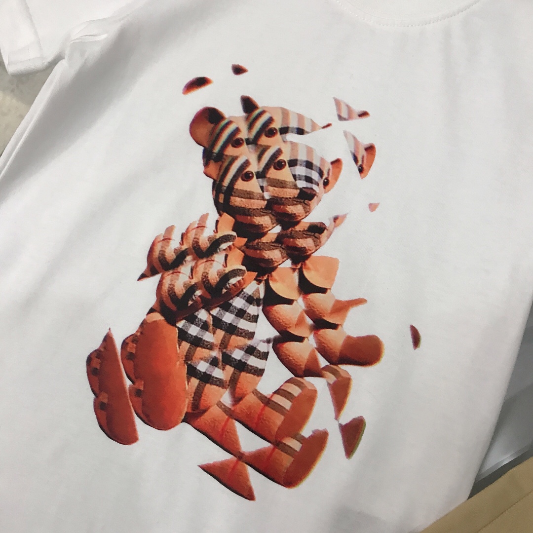 Burberry 2022 New Bear Print T-Shirt and Skirt Set