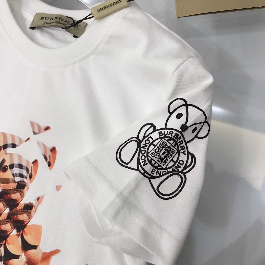 Burberry 2022 New Bear Print T-Shirt and Skirt Set