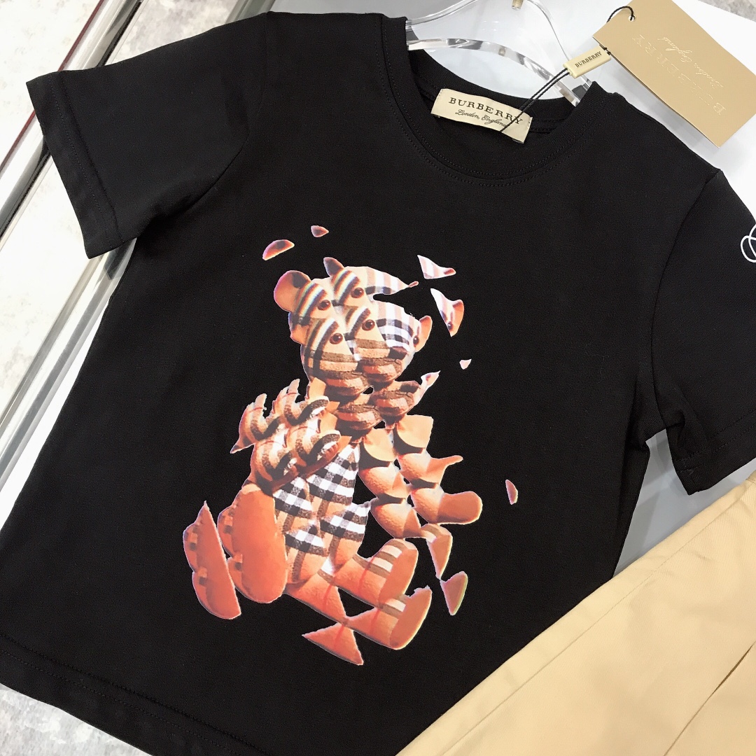 Burberry 2022 New Bear Print T-Shirt and Skirt Set