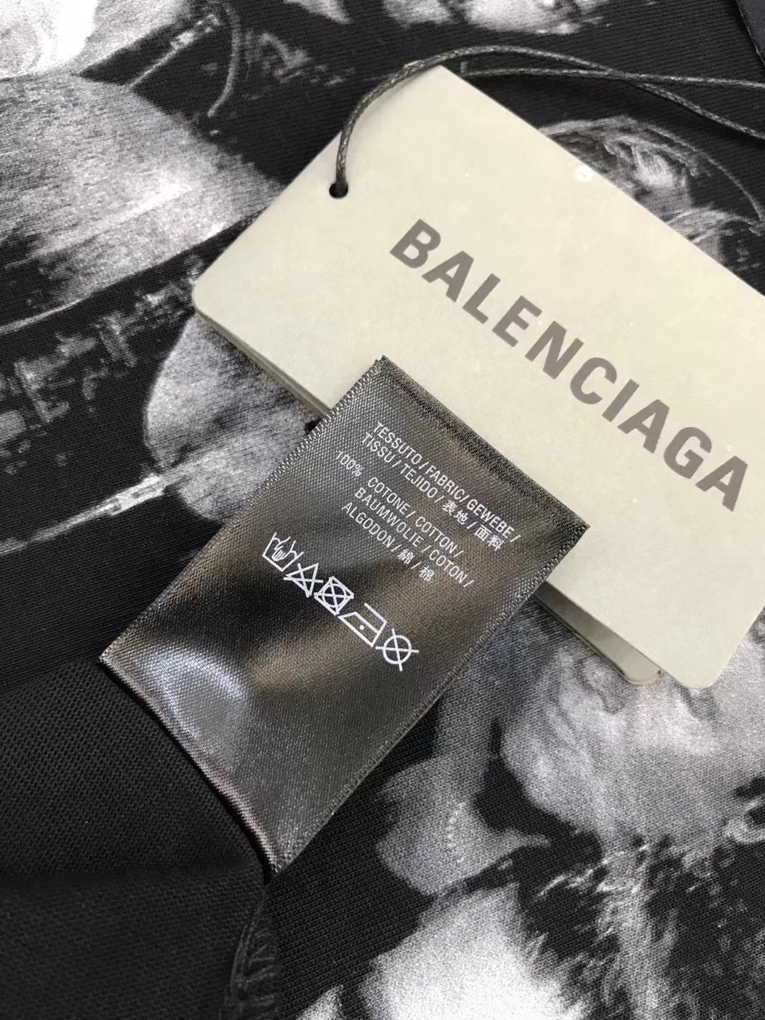 Balenciaga T-Shirt Printed in Black