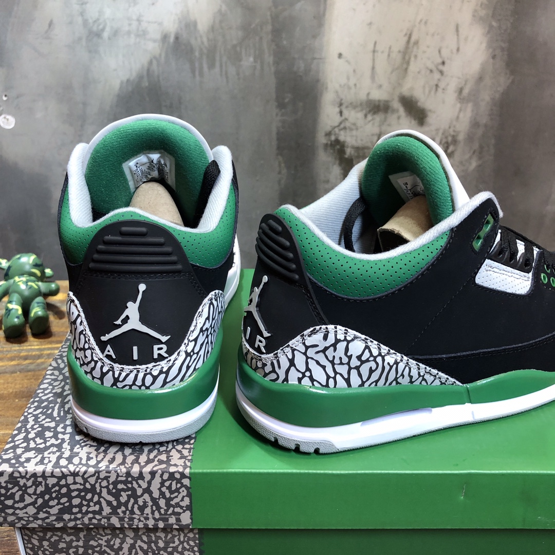 Nike Sneaker Air Jordan 3 in Black with Green