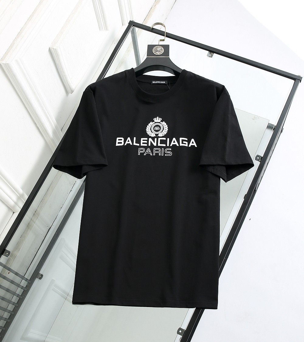 Balenciaga T-Shirt Paris Chest in Black