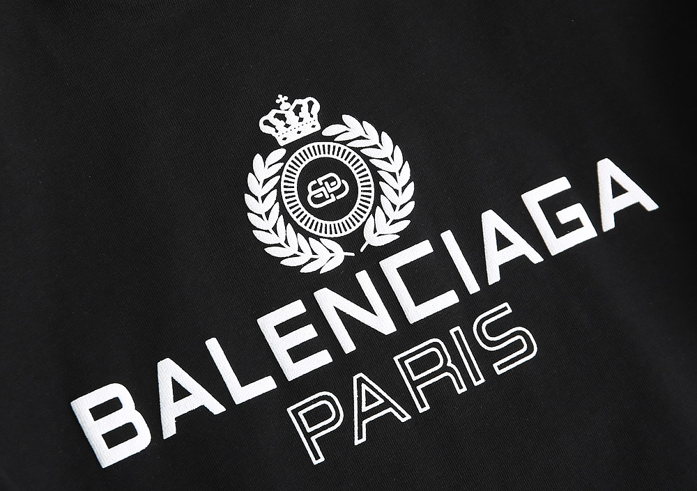 Balenciaga T-Shirt Paris Chest in Black