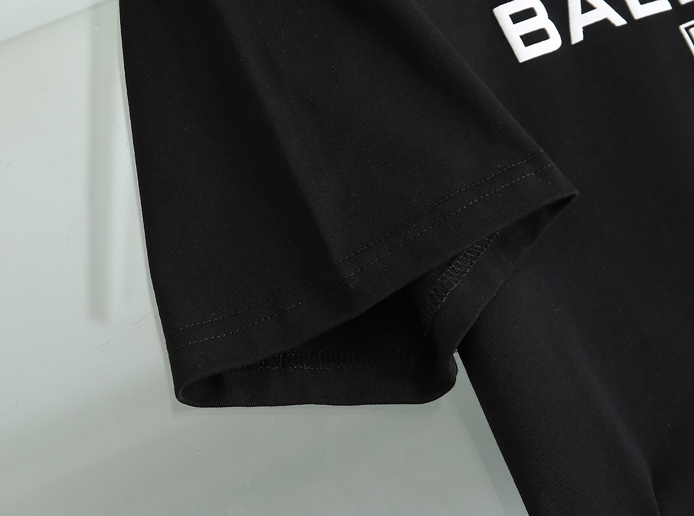 Balenciaga T-Shirt Paris Chest in Black